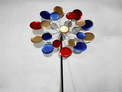 Dish with wind spinner